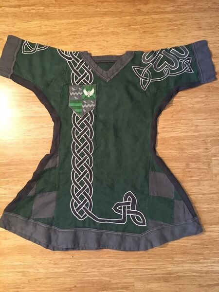 File:ShatosenCelticTunic-3.jpg