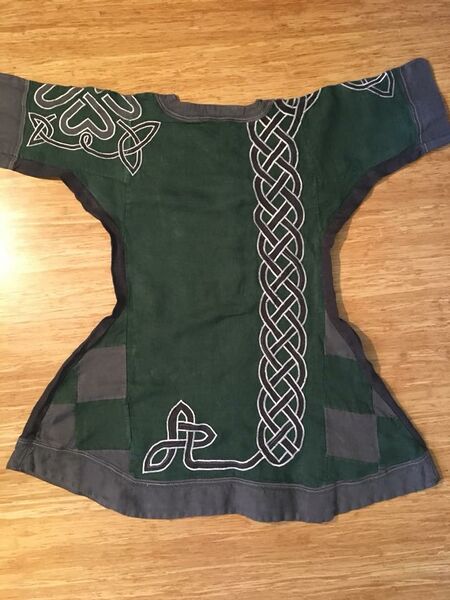 File:ShatosenCelticTunic-4.jpg