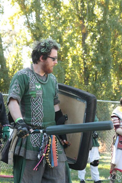File:ShatosenCelticTunic-1.jpg